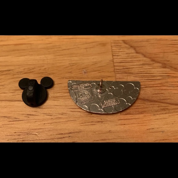 Disney Trading Pin - Picture 2 of 2
